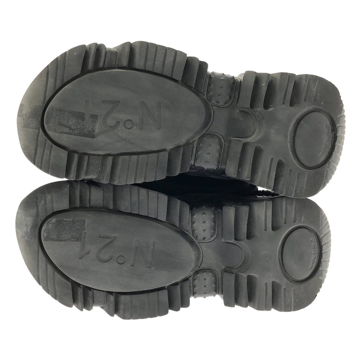 N°21 / ヌメロヴェントゥーノ ファー トリム チェーン ミュール シューズ