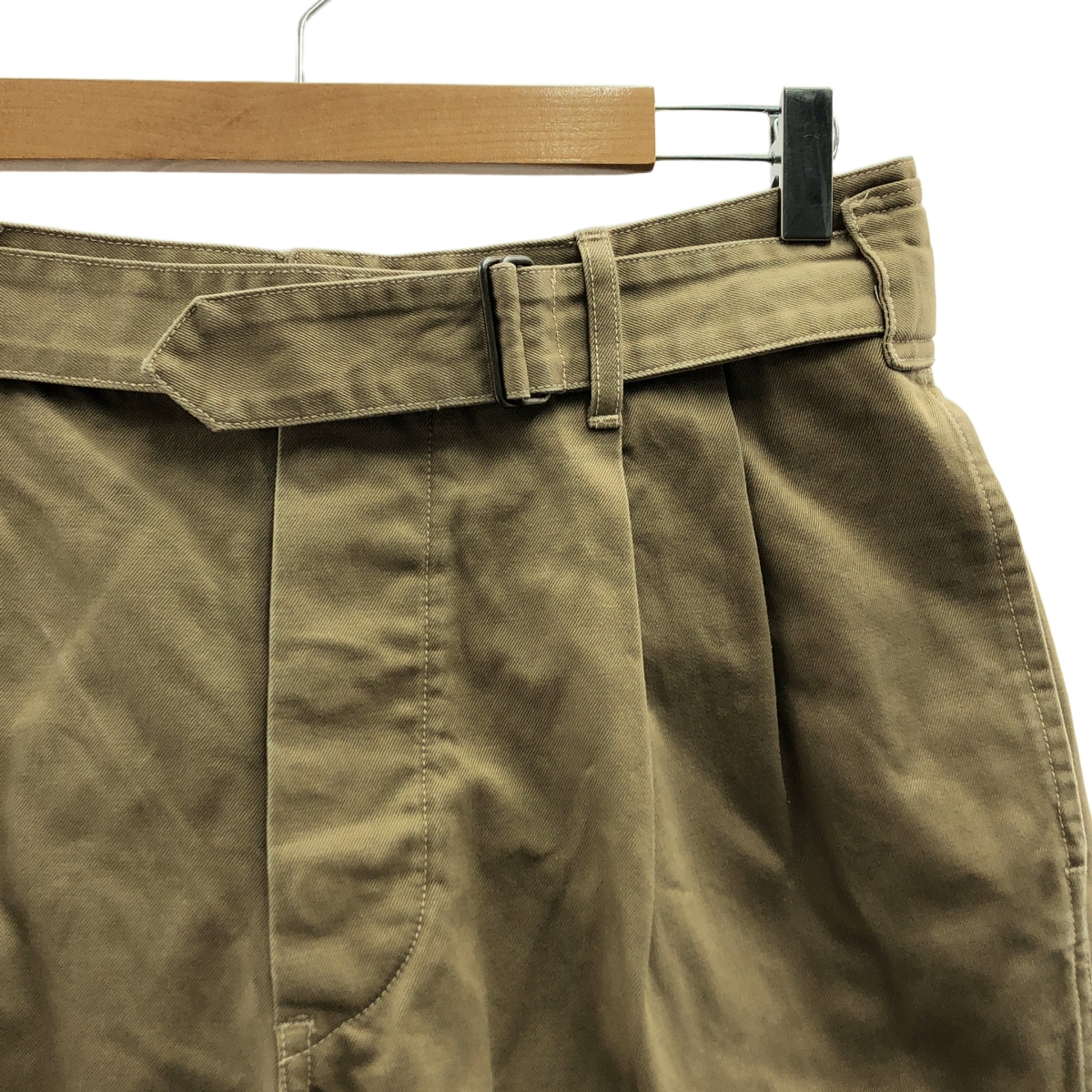 COMOLI / コモリ ベルテッドチノパンツ