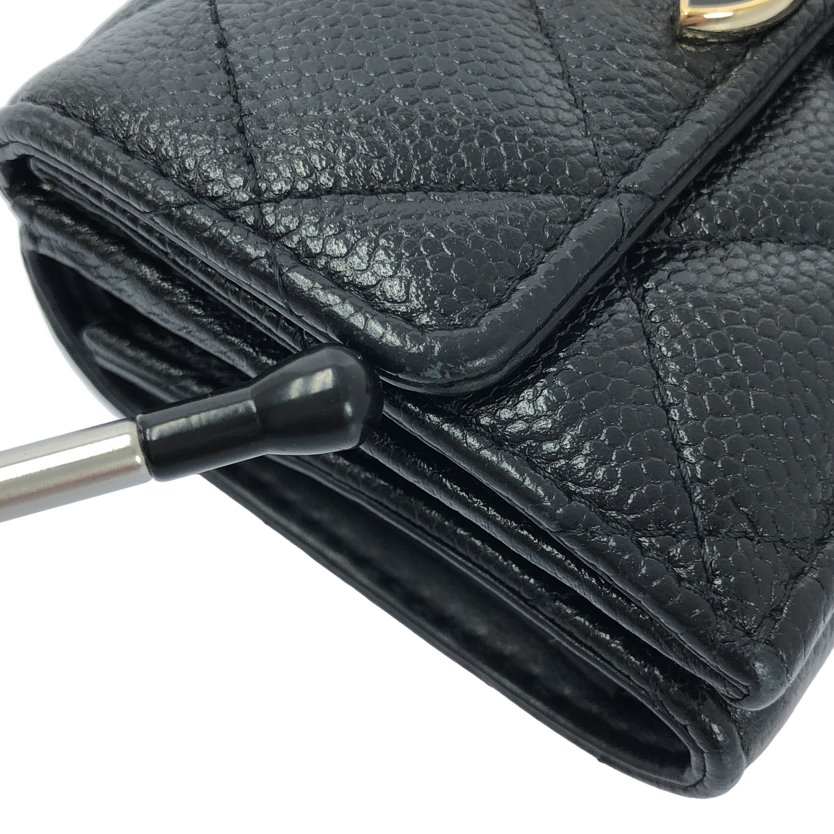 CHANEL / シャネル マトラッセ ココマーク キャビアスキン コンパクトウォレット 3つ折り財布