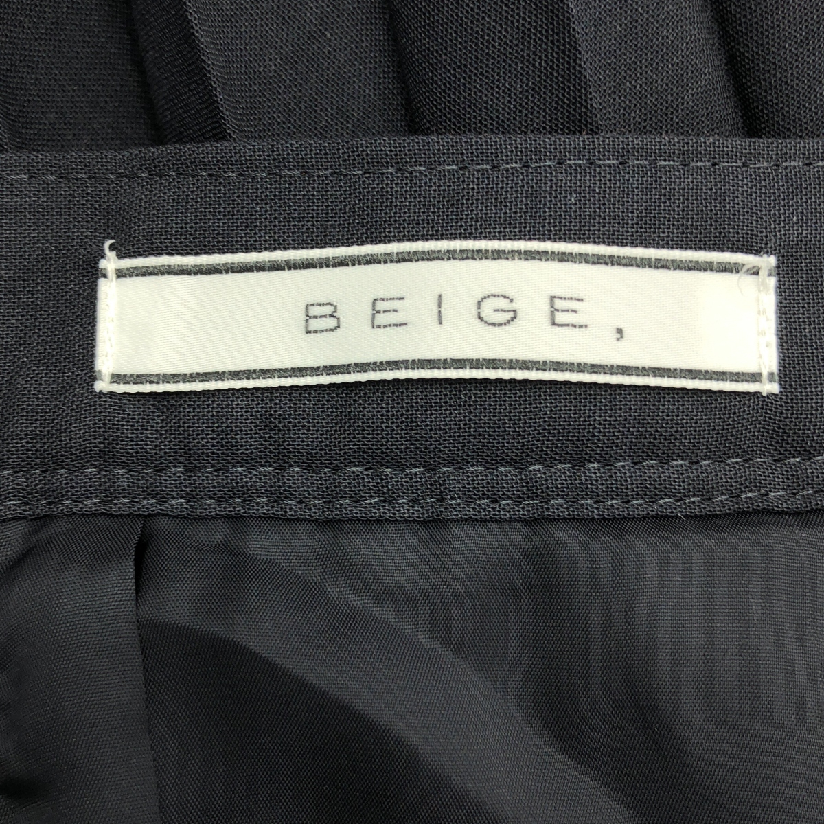 BEIGE， / ベイジ バックジップ プリーツ スカート / 総裏地