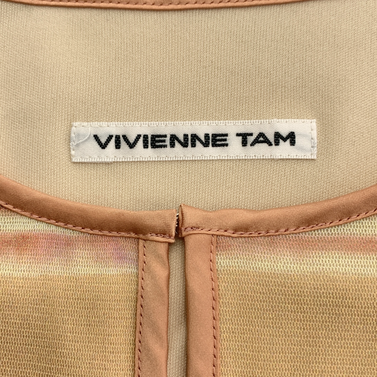 VIVIENNE TAM / ヴィヴィアンタム 総柄 ドラゴン キーネック ブラウス / 裏地付き