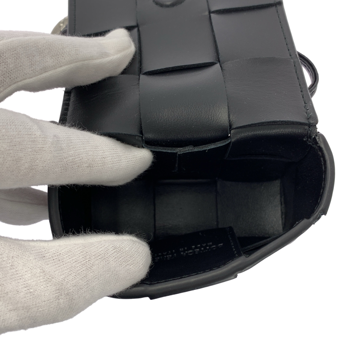 BOTTEGA VENETA / ボッテガヴェネタ カセット レザー ネックストラップ AirPods ケース