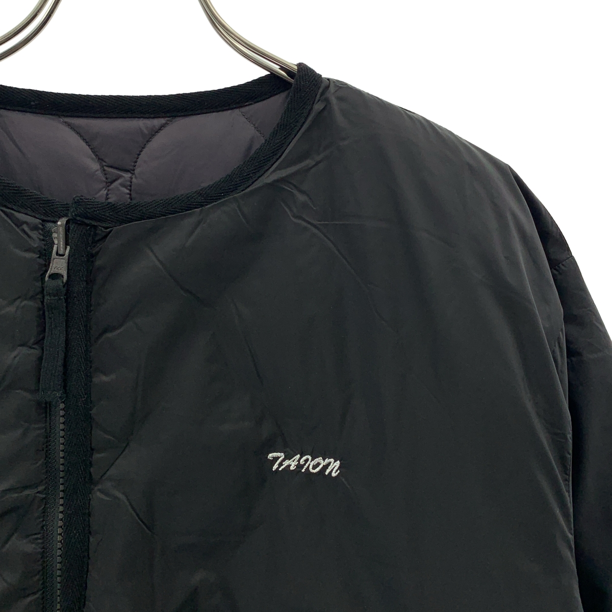 TAION / タイオン × BEAMS リバーシブル キルティング ノーカラー ダウンコート