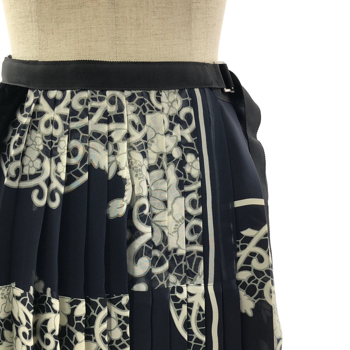 sacai / サカイ プリーツ 総柄 ラップ ロングスカート