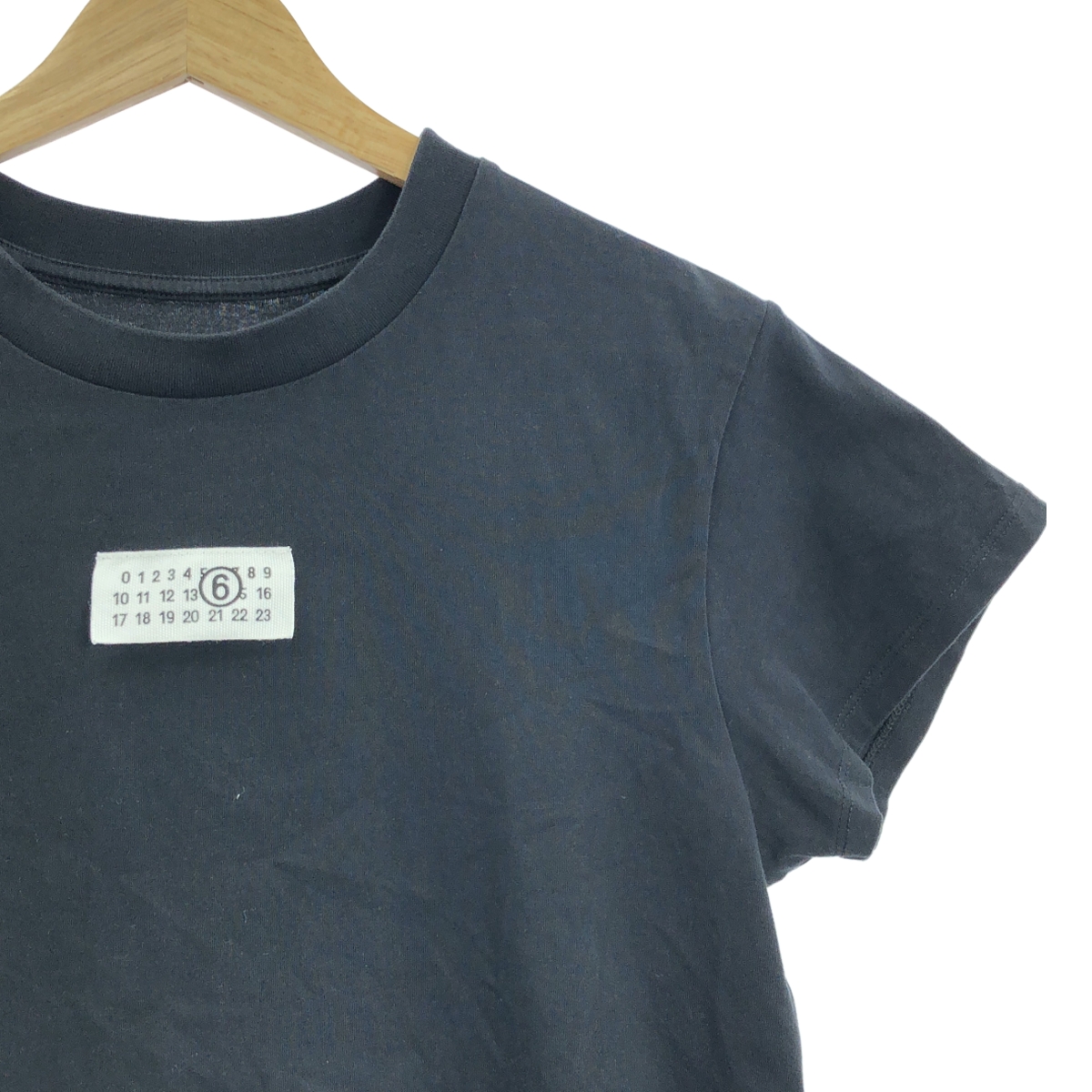 MM6 Maison Margiela / エムエムシックスメゾンマルジェラ NUMERICロゴ クロップドTシャツ
