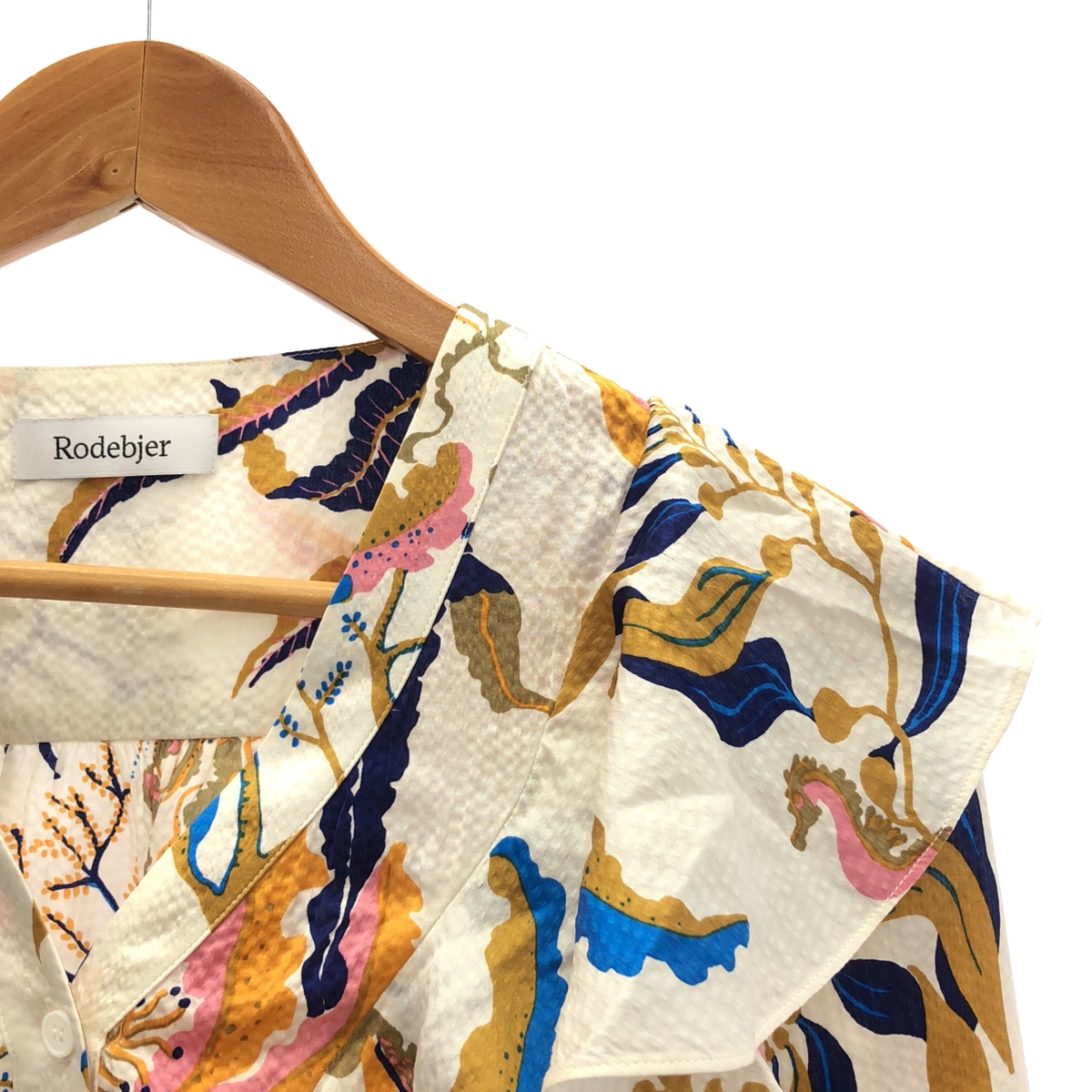 Rodebjer / ロデビエ ボタニカル柄 フリル Vネック ブラウス