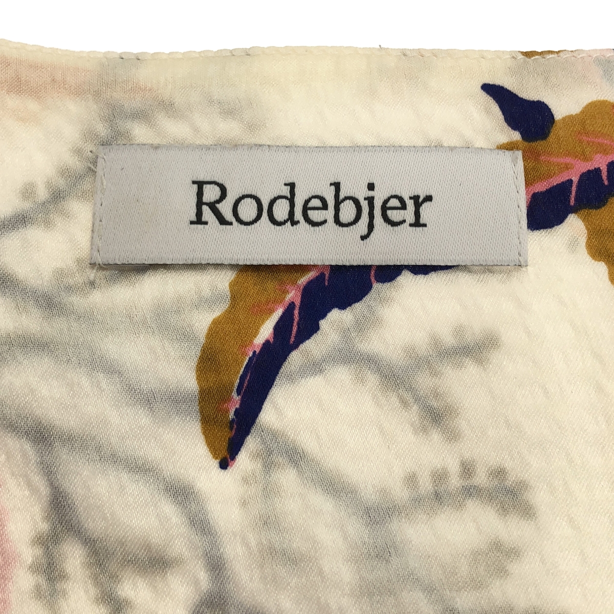 Rodebjer / ロデビエ ボタニカル柄 フリル Vネック ブラウス