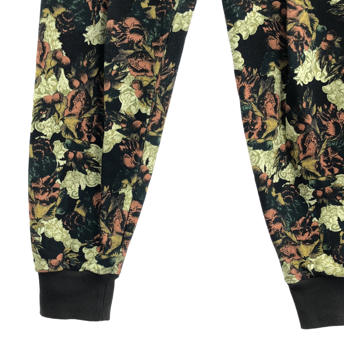 FUMIE=TANAKA / フミエタナカ 総柄 プリント スウェットパンツ