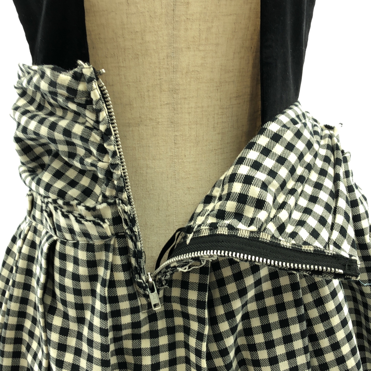 COMME des GARCONS / コムデギャルソン 変形 断ち切り リボン装飾 サイドジップ ワンショルダー ボリューム ワンピース