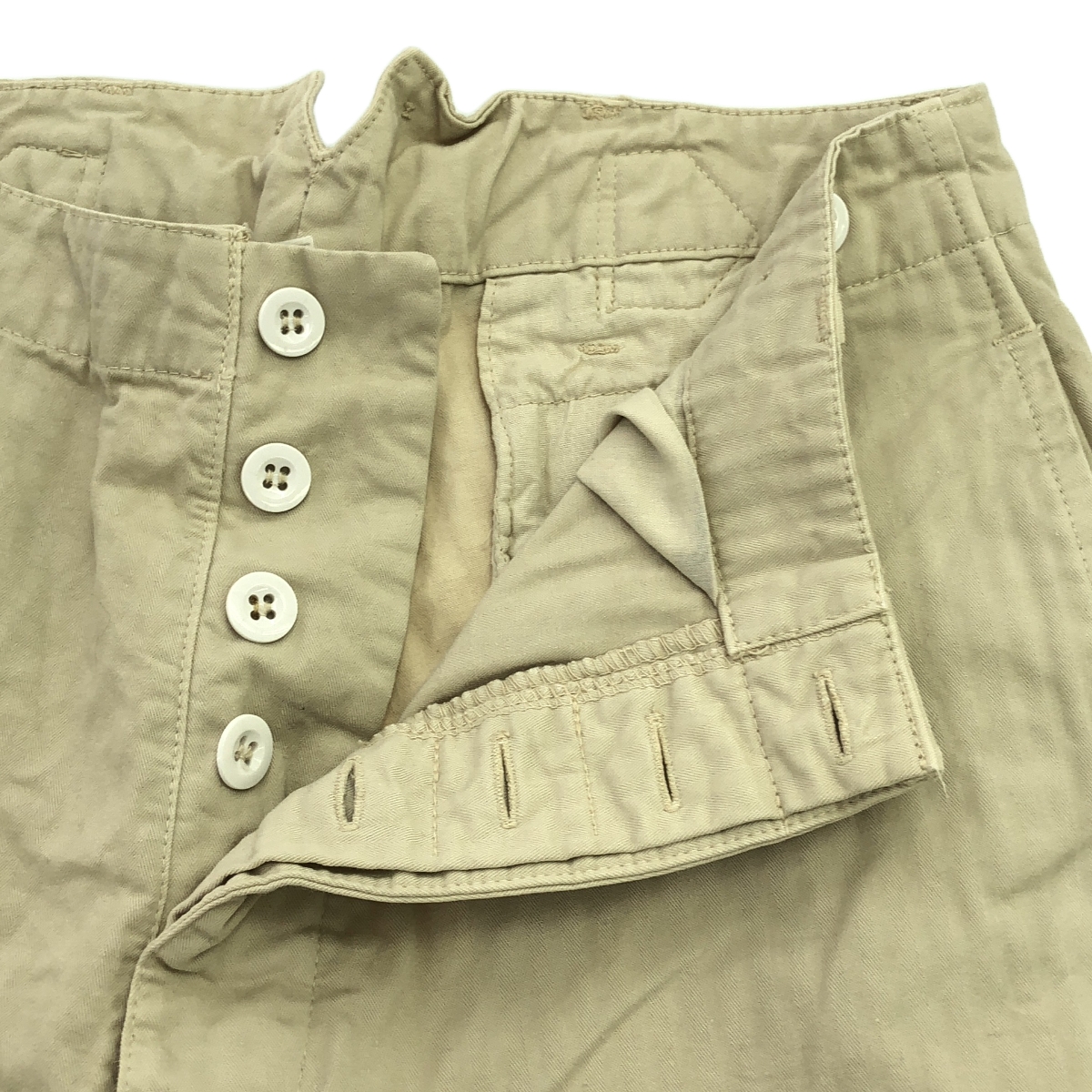 Yarmo / ヤーモ サスペンダーボタン付 コットン ヘリンボーン パンツ