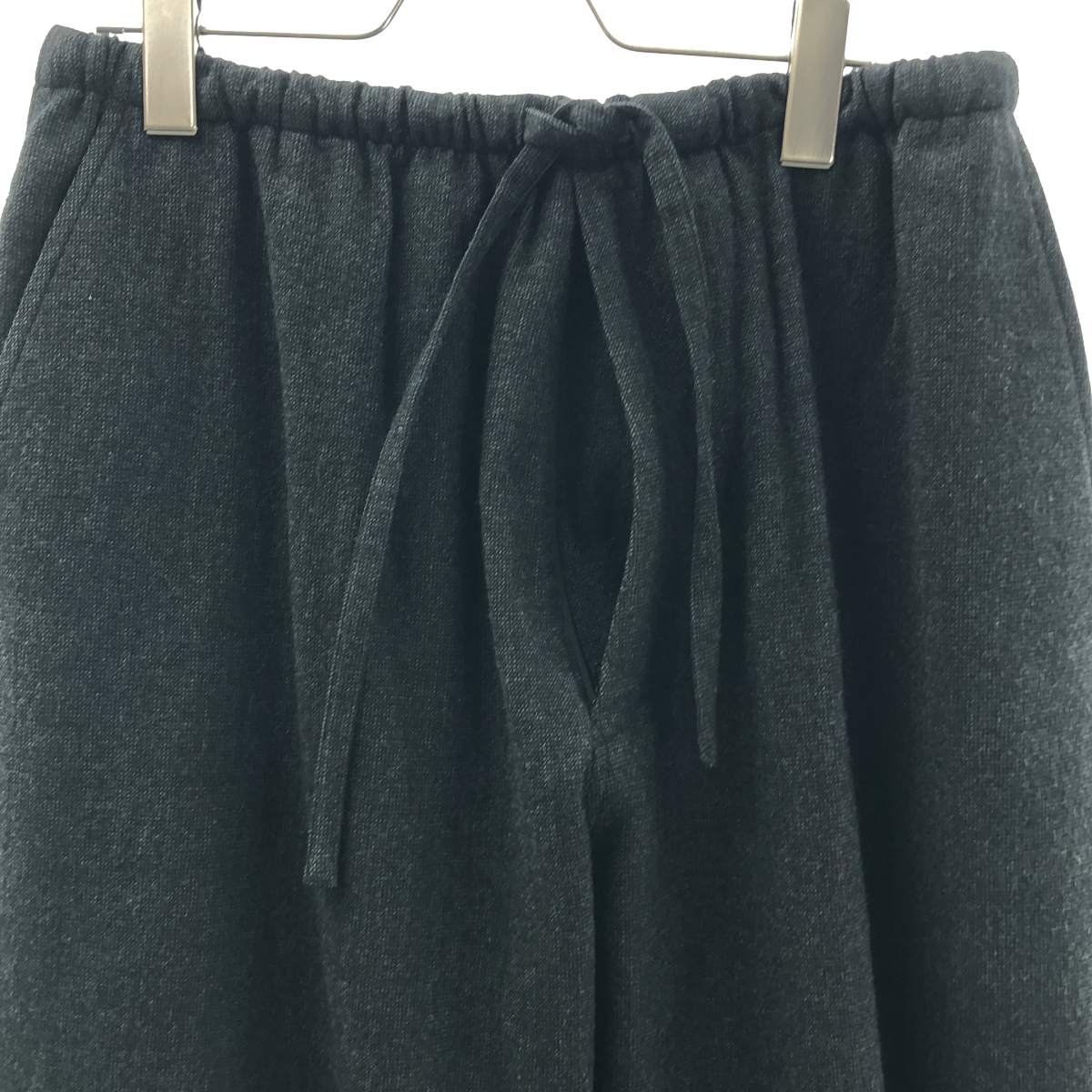 COMOLI / コモリ 強縮ウール ドローストリングパンツ