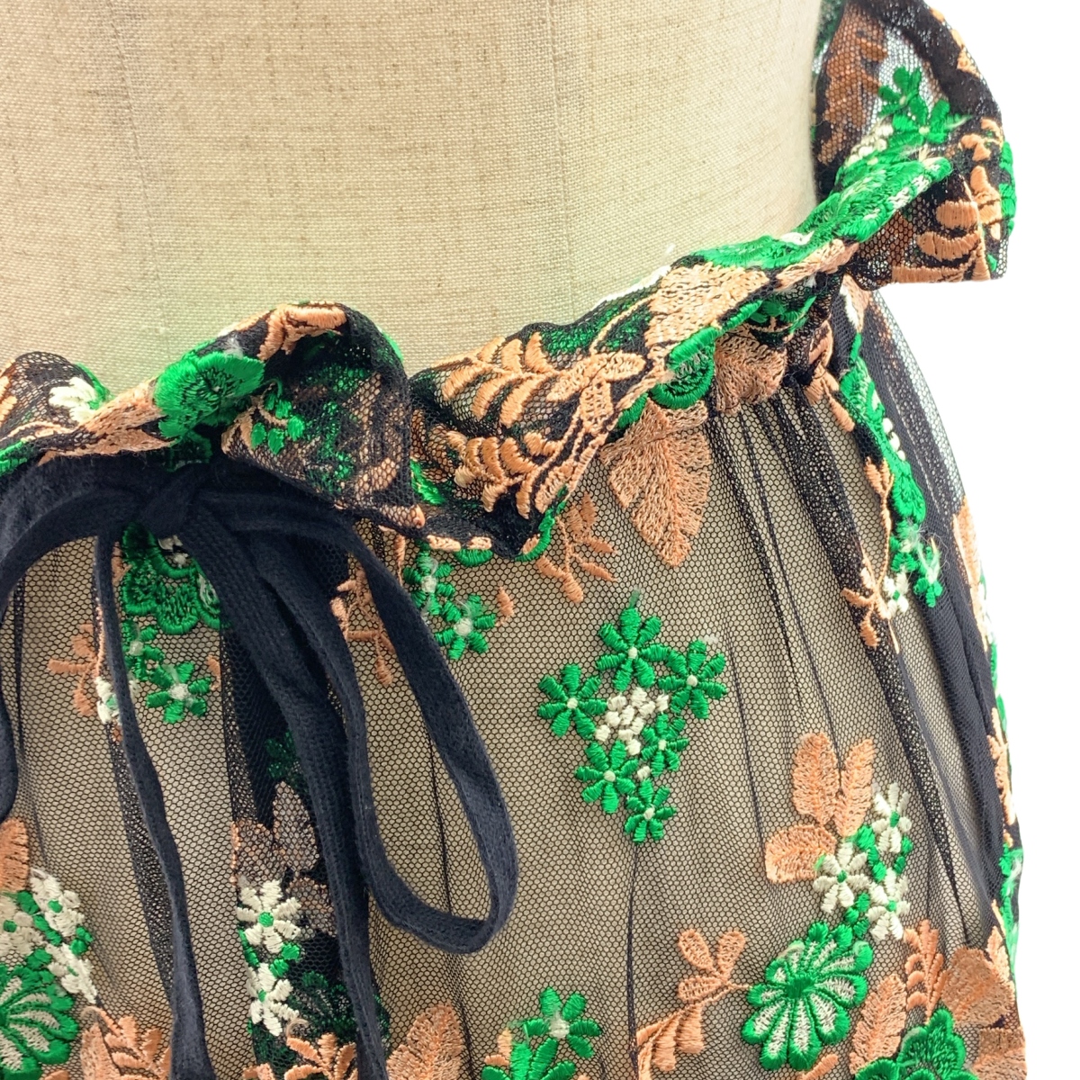 tricot COMME des GARCONS / トリココムデギャルソン フラワー刺しゅう ドローストリング メッシュスカート