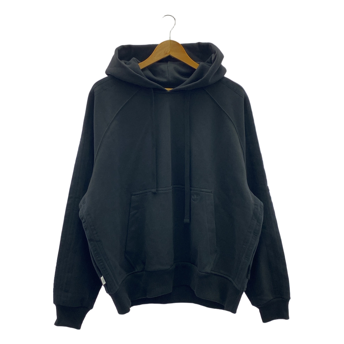 adidas / アディダス