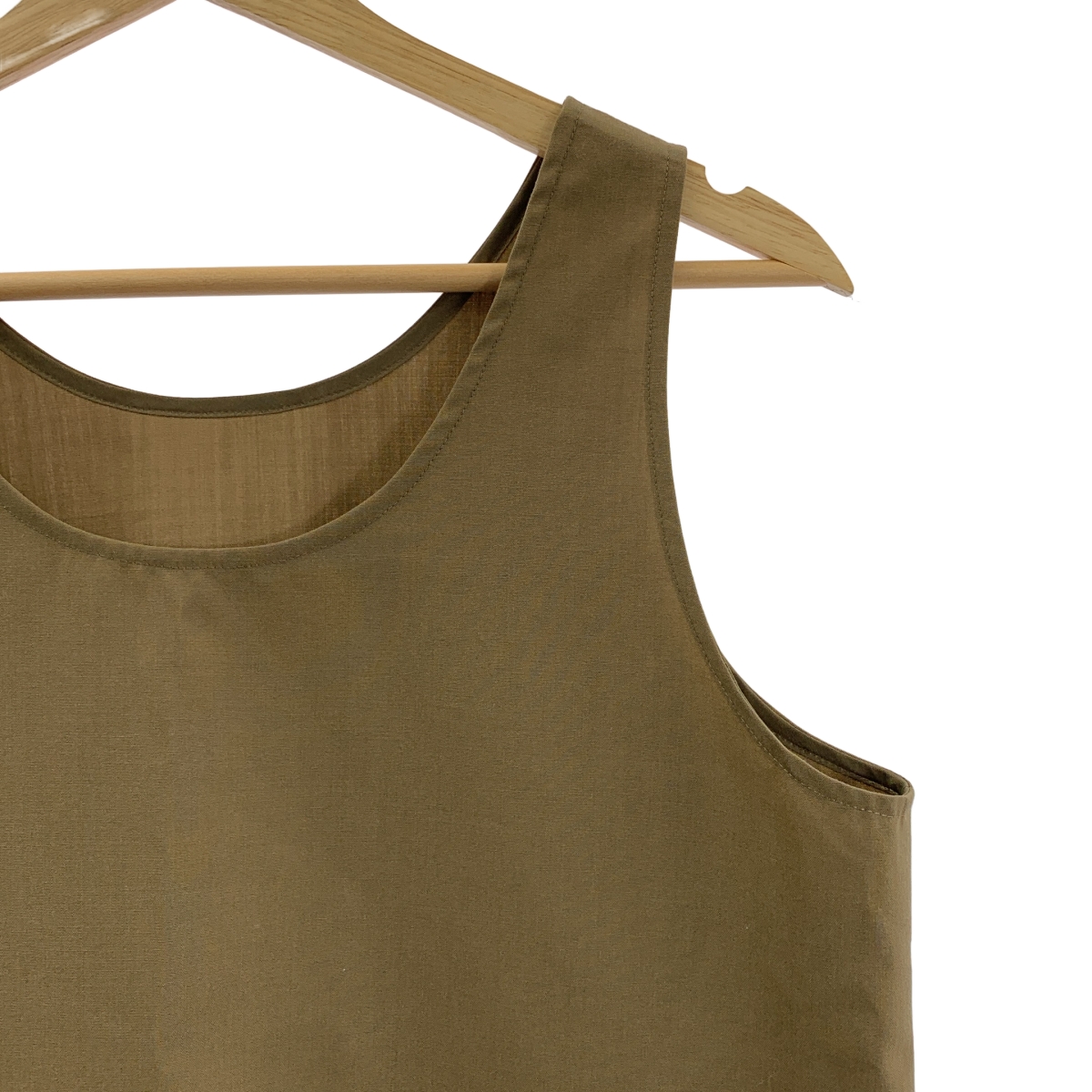 loin. / ロワン ウール ノースリーブ トップス