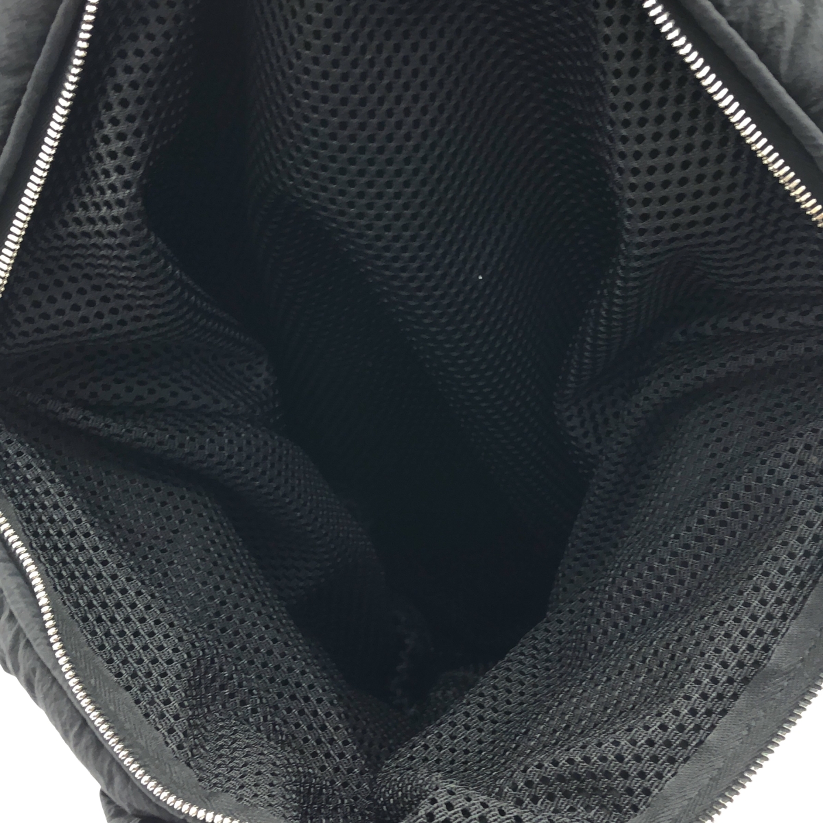 BOTTEGA VENETA / ボッテガヴェネタ イントレチャート パデッド テック カセット ナイロン バックパック 628955