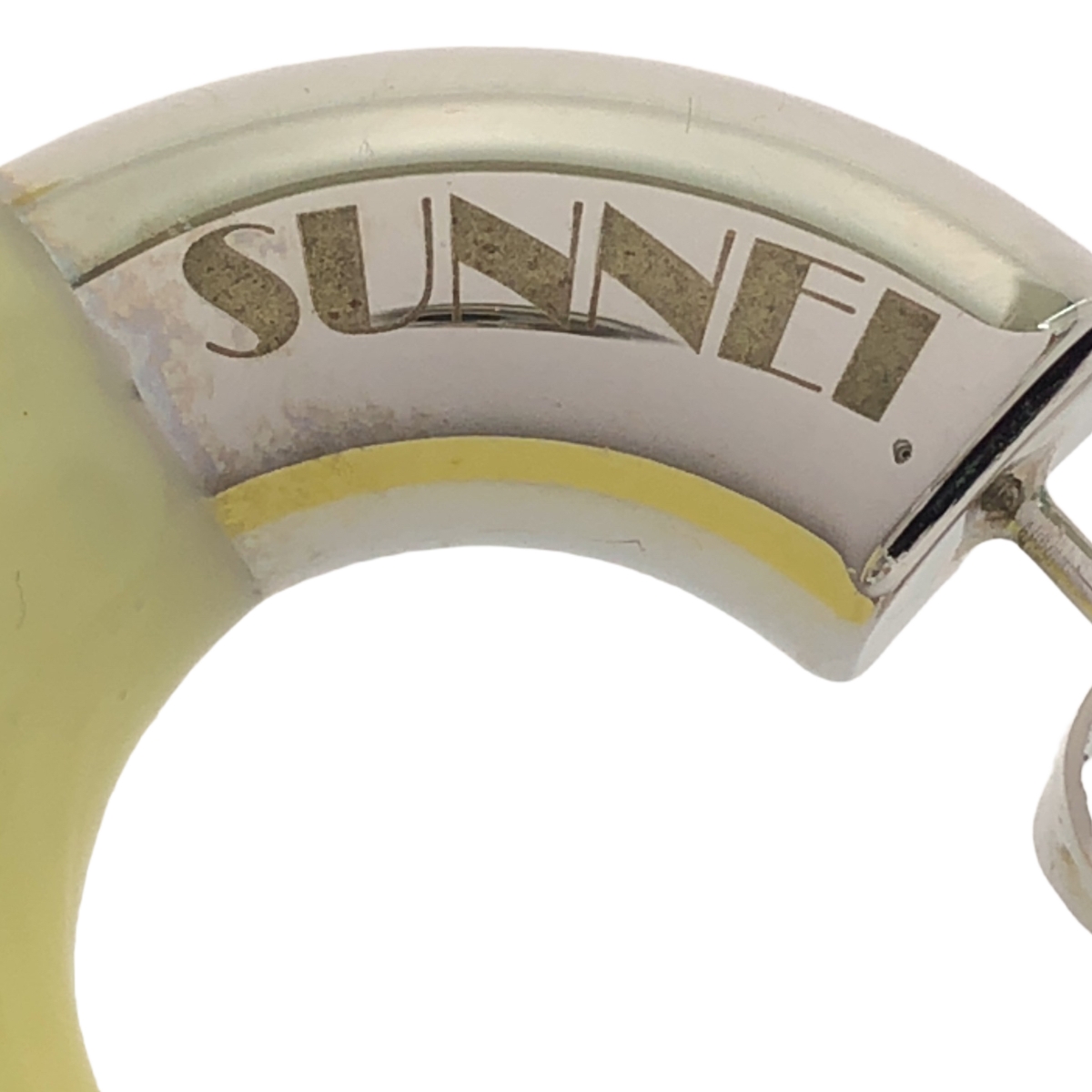 SUNNEI / スンネイ ラバーディテール ロゴ ピアス