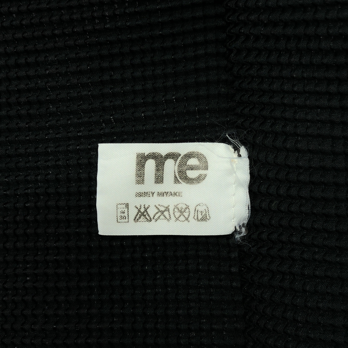 me ISSEY MIYAKE / ミーイッセイミヤケ ボトルネック ノースリーブシャツ