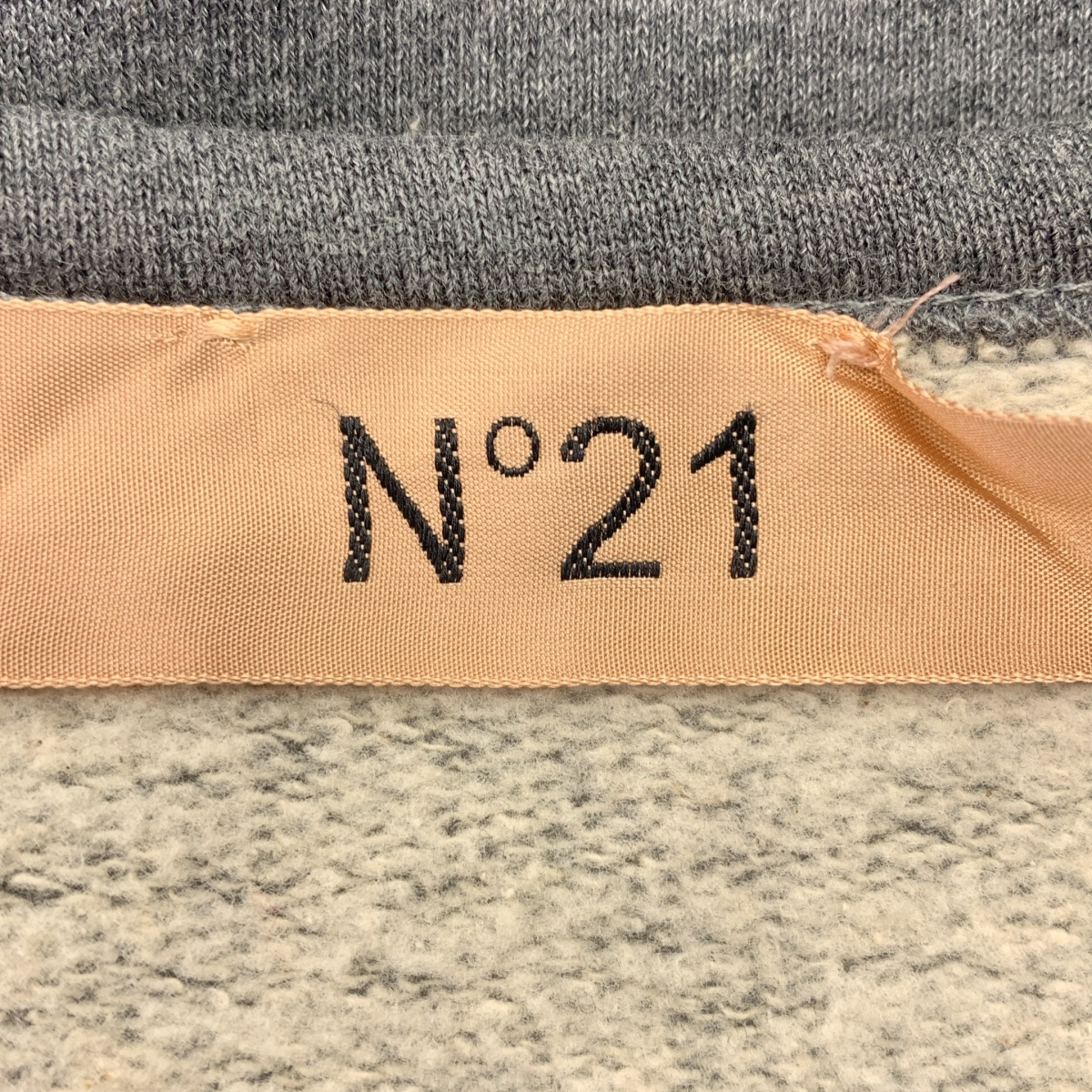 N°21 / ヌメロヴェントゥーノ フロッキー メタリックロゴ スウェット
