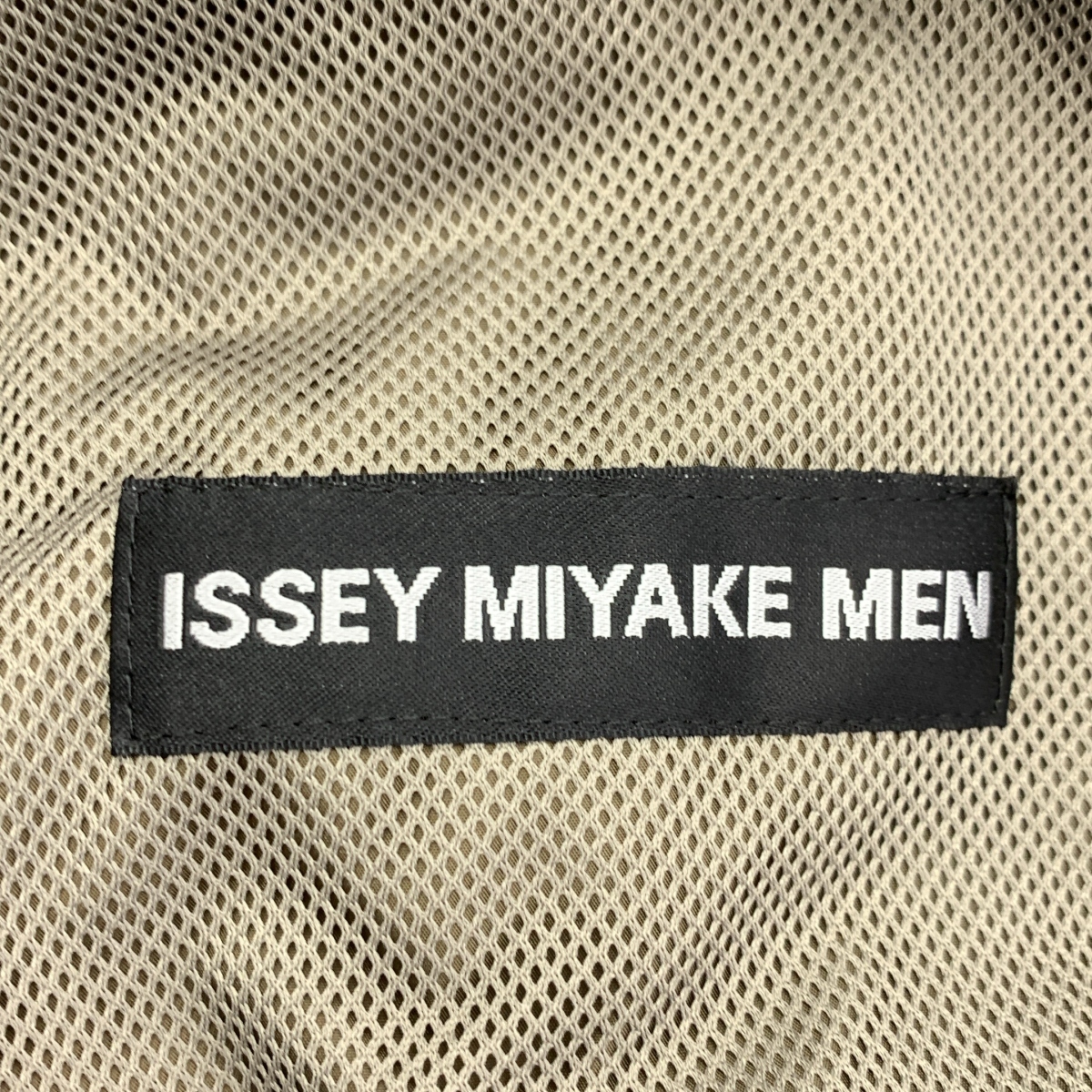 ISSEY MIYAKE MEN / イッセイミヤケメン ナイロン 染め加工 ロゴジップ ドローストリング オーバー コート フーディ / メッシュ総裏地