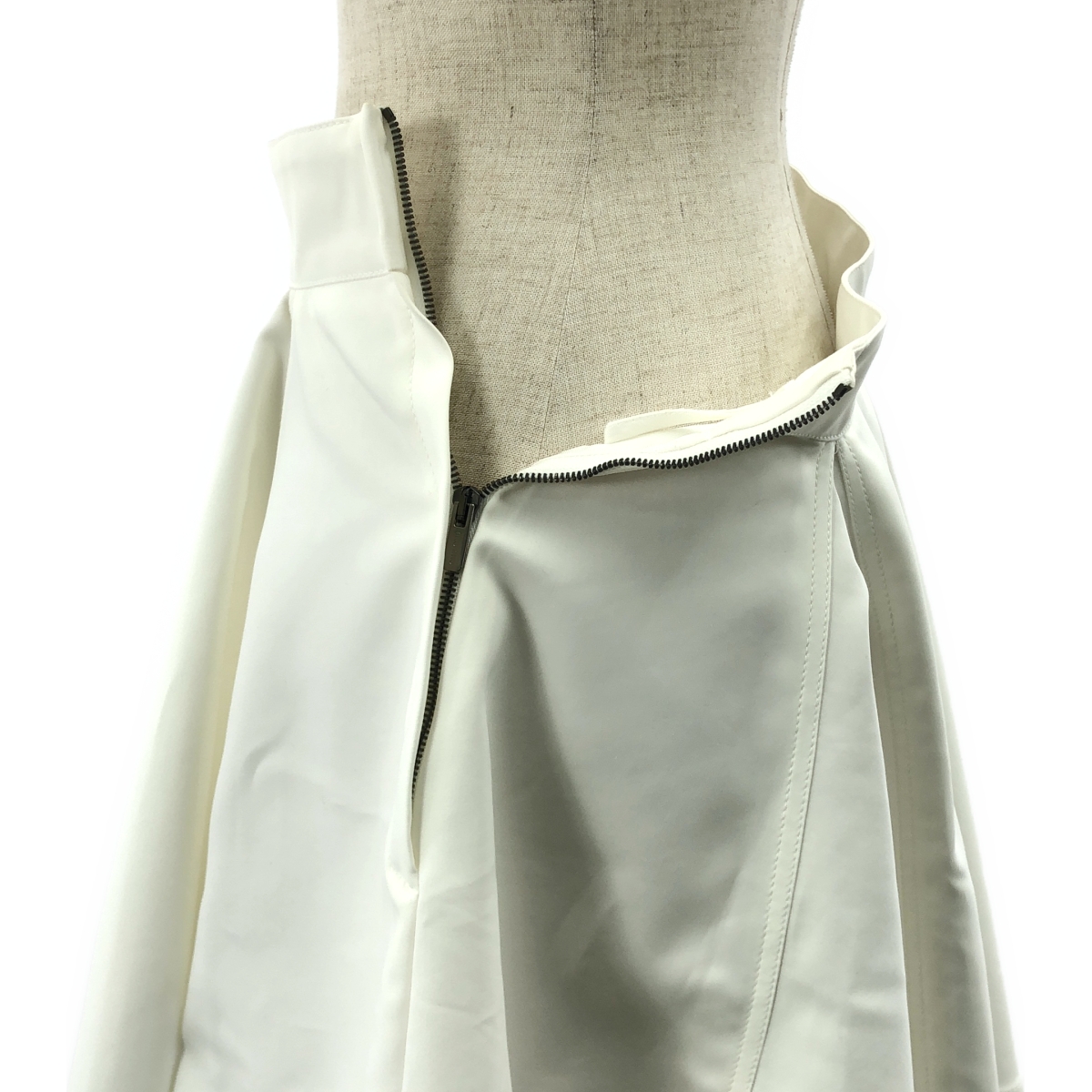 miu miu / ミュウミュウ コットン混 タック ジップ フレア スカート