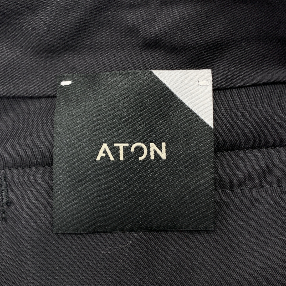 ATON / エイトン BACK SATIN BASIC PANTS バックサテン テーパード スラックスパンツ