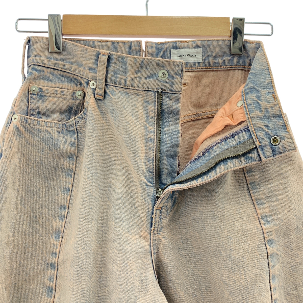 Chika Kisada / チカキサダ ロゴチャーム ブーツカット フレア ワイド デニムパンツ