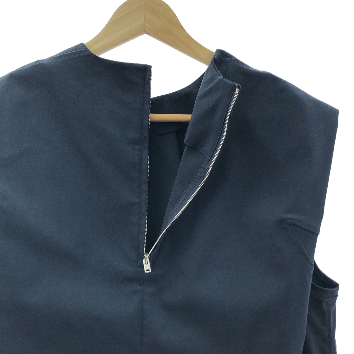 HYKE / ハイク ASLAN TWILL SLEEVELESS TOP / バックジップ スリット スリーブレストップ ブラウス