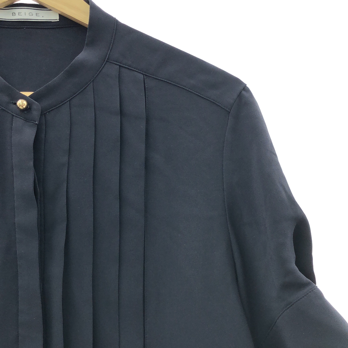 BEIGE， / ベイジ トリアセテート シフォン プリーツブラウス