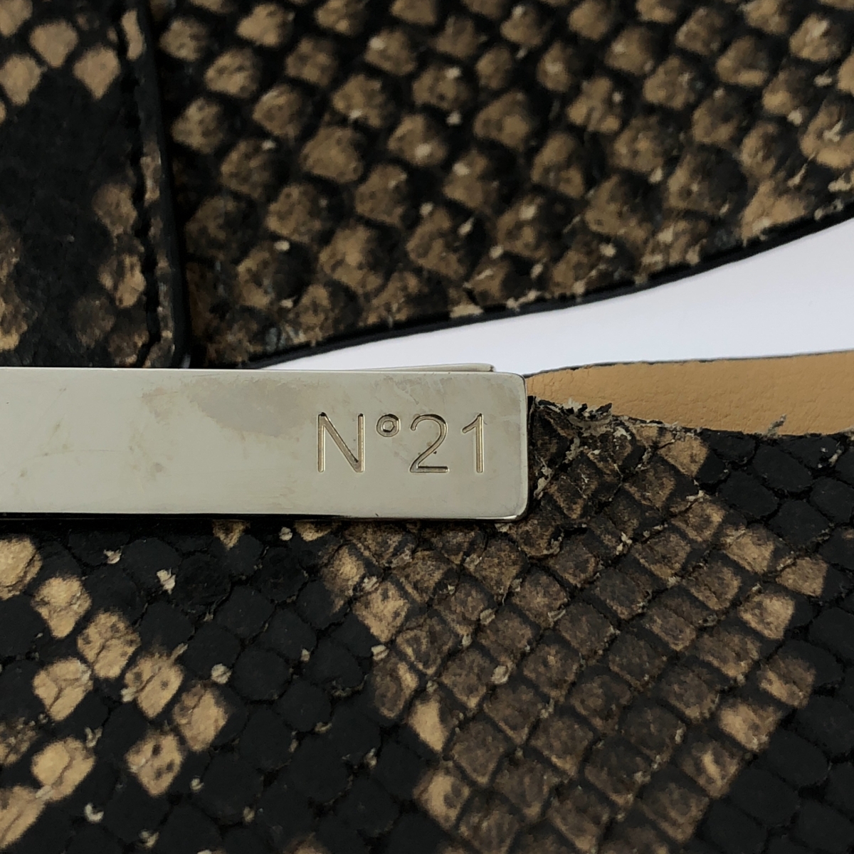N°21 / ヌメロヴェントゥーノ パイソン エンボスレザー トートバッグ