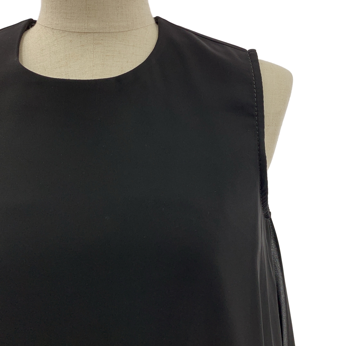 noir kei ninomiya / ノワールケイニノミヤ ポリエステル プリーツ レイヤード バックジップ ワンピース