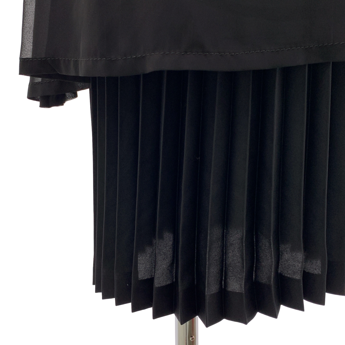 noir kei ninomiya / ノワールケイニノミヤ ポリエステル プリーツ レイヤード バックジップ ワンピース