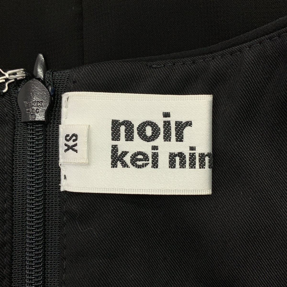 noir kei ninomiya / ノワールケイニノミヤ ポリエステル プリーツ レイヤード バックジップ ワンピース