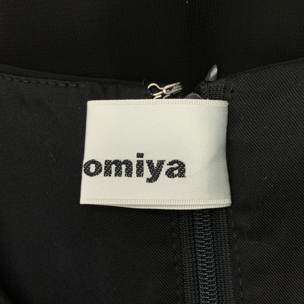 noir kei ninomiya / ノワールケイニノミヤ ポリエステル プリーツ レイヤード バックジップ ワンピース