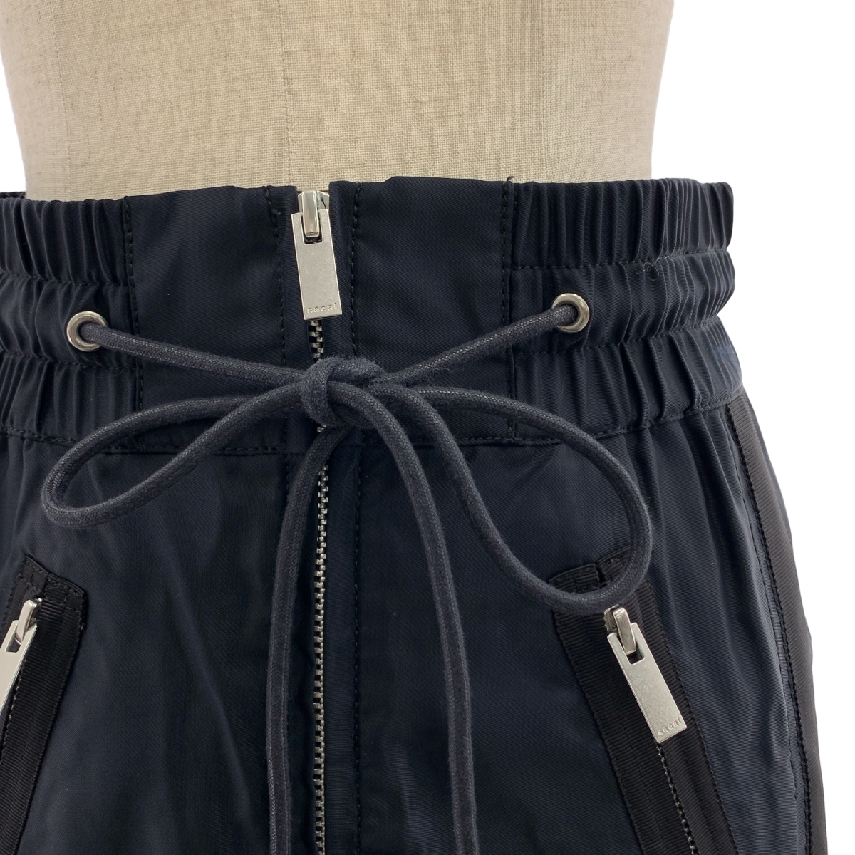 sacai / サカイ ナイロン エンブロイダリー ジップ スカート