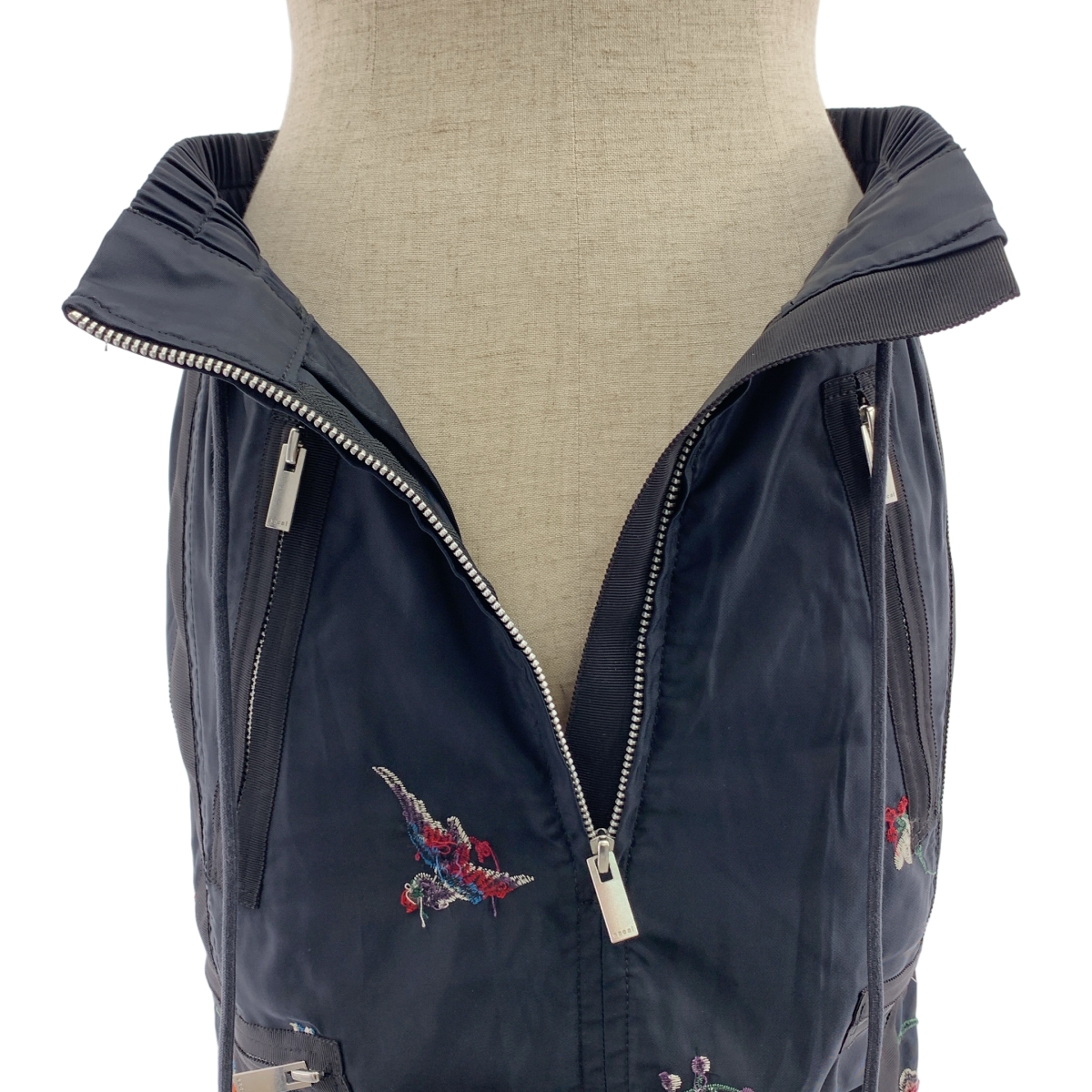 sacai / サカイ ナイロン エンブロイダリー ジップ スカート