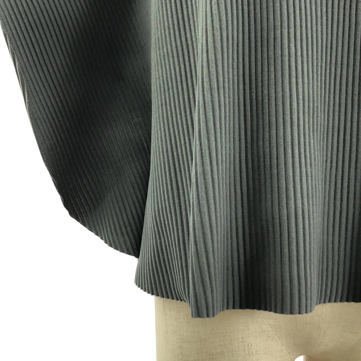 me ISSEY MIYAKE / ミーイッセイミヤケ 変形 サークル プリーツ カットソー