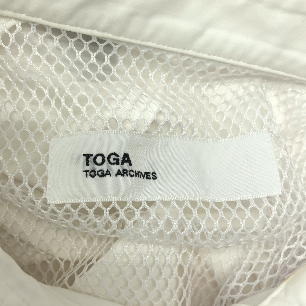 TOGA / トーガ ドローストリング ギャザー バックオープンシャツ