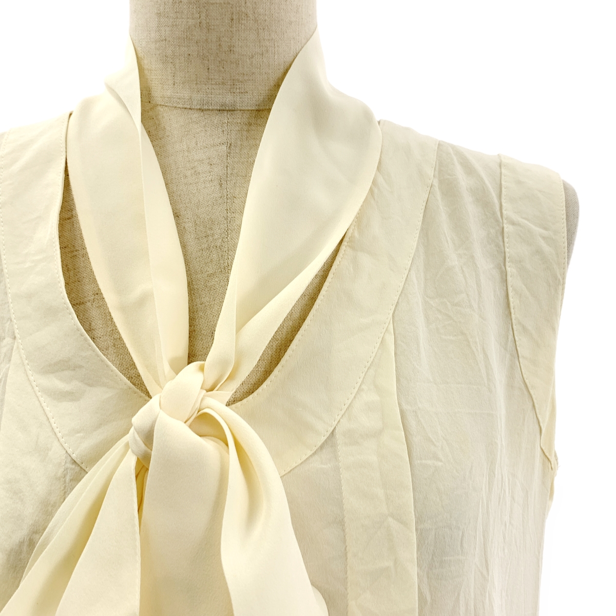 CHANEL / シャネル タイ付き Uネック ノースリーブ シャツ