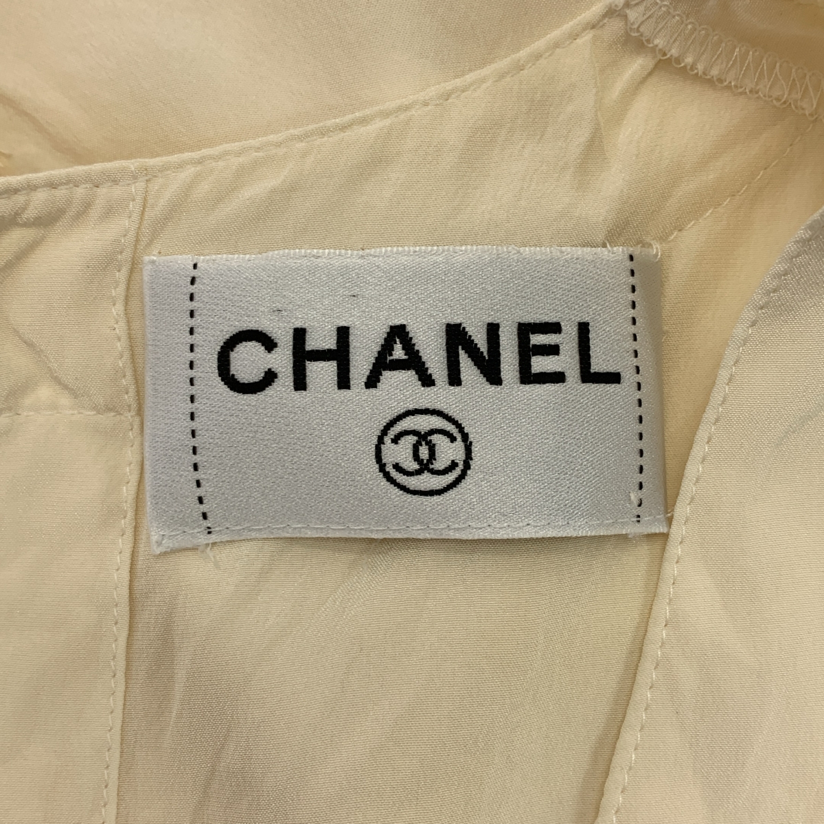 CHANEL / シャネル タイ付き Uネック ノースリーブ シャツ