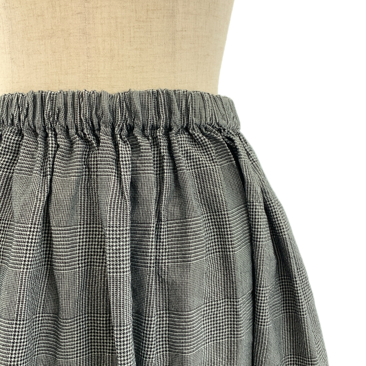 tricot COMME des GARCONS / トリココムデギャルソン ポリエステル 製品加工 総柄 裾フリル ウエストゴム ギャザー ボリューム スカート