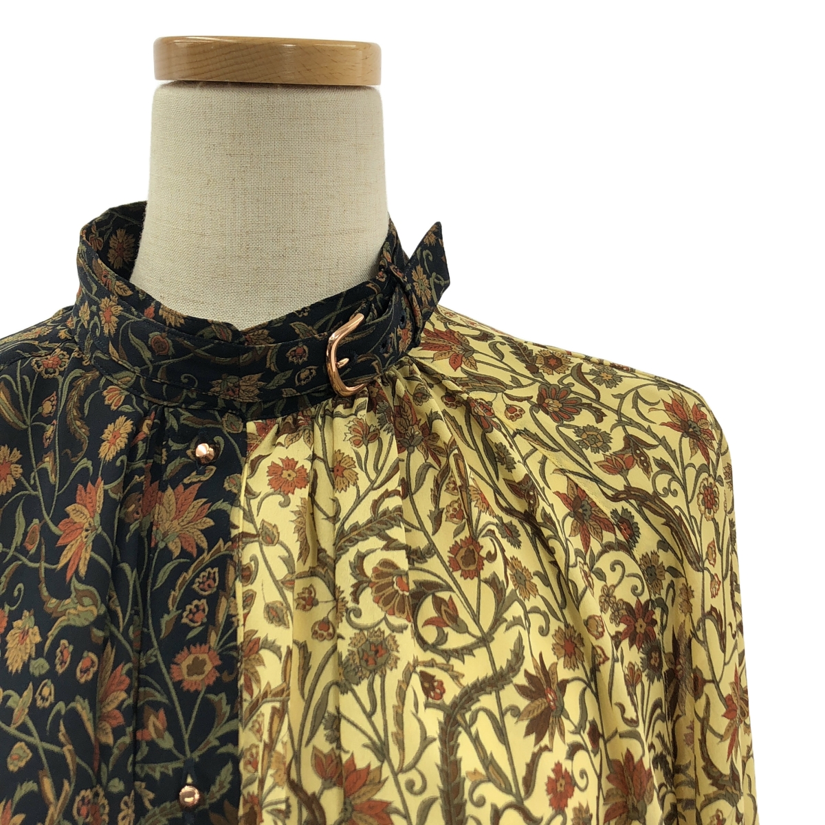 SUÉSADA / スエサダ フラワープリント アシンメトリーブラウス