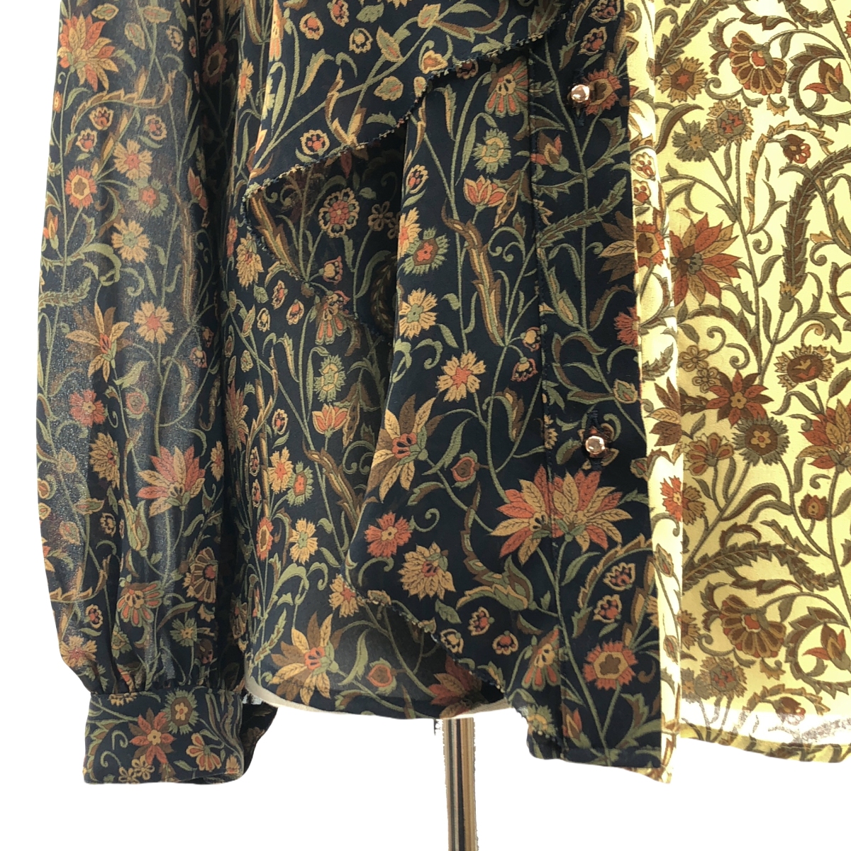 SUÉSADA / スエサダ フラワープリント アシンメトリーブラウス