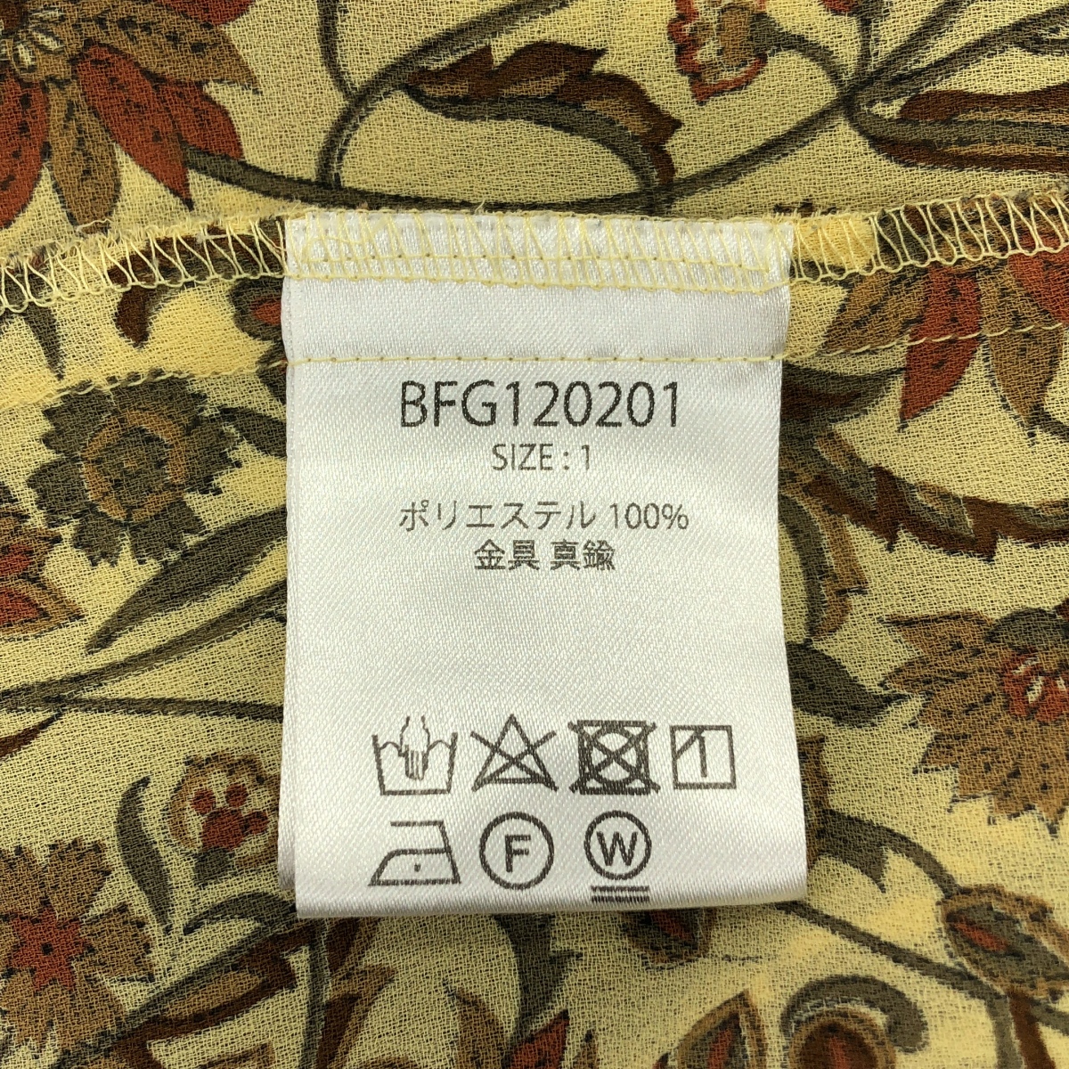 SUÉSADA / スエサダ フラワープリント アシンメトリーブラウス