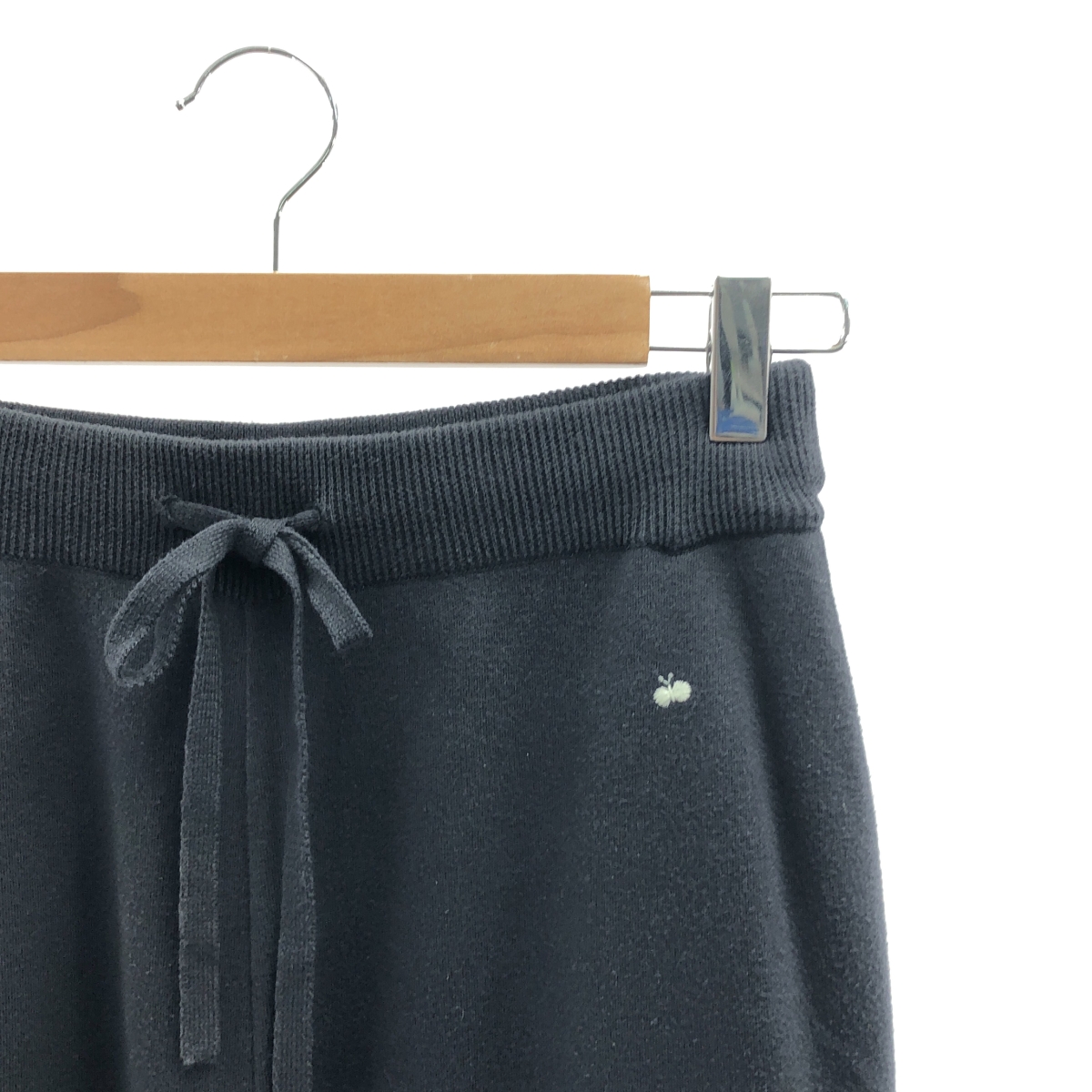 mina perhonen / ミナペルホネン frid / ワンポイントちょうちょ エンブロイダリー ドローストリング リブ イージー パンツ