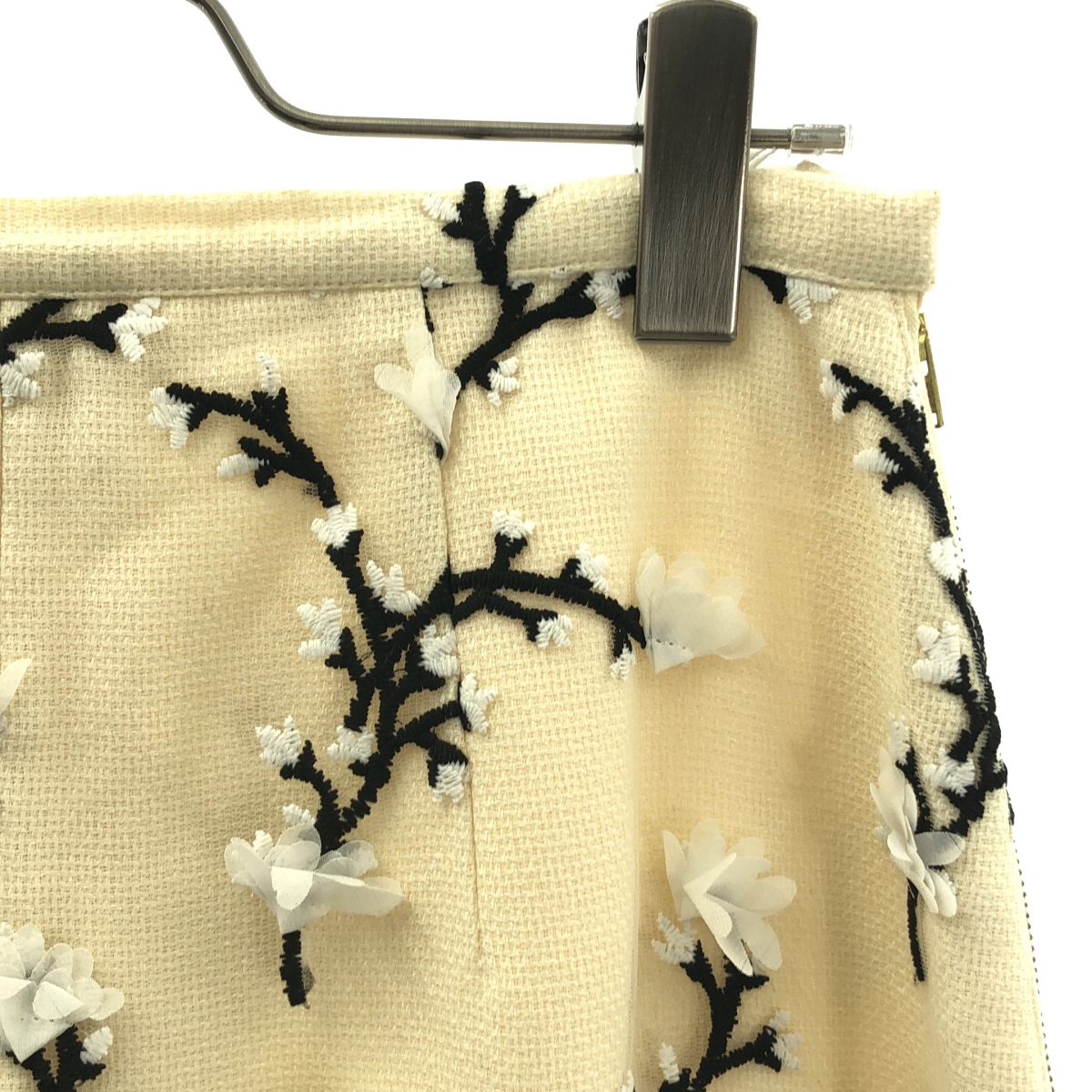 SEVEN TEN by MIHO KAWAHITO / セブンテンバイミホカワヒト フラワー刺しゅうツイードスカート