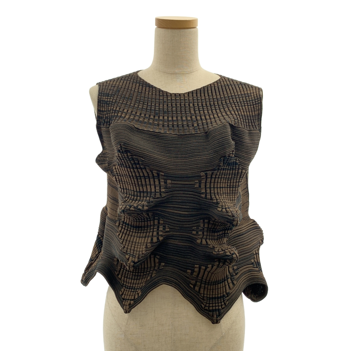 ISSEY MIYAKE / イッセイミヤケ