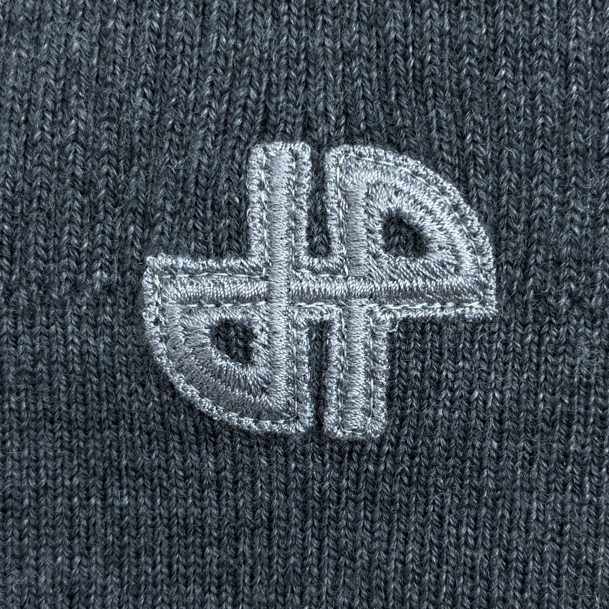 PATOU / パトゥ ウール ワンポイントロゴ ハイネック リブ ニット セーター