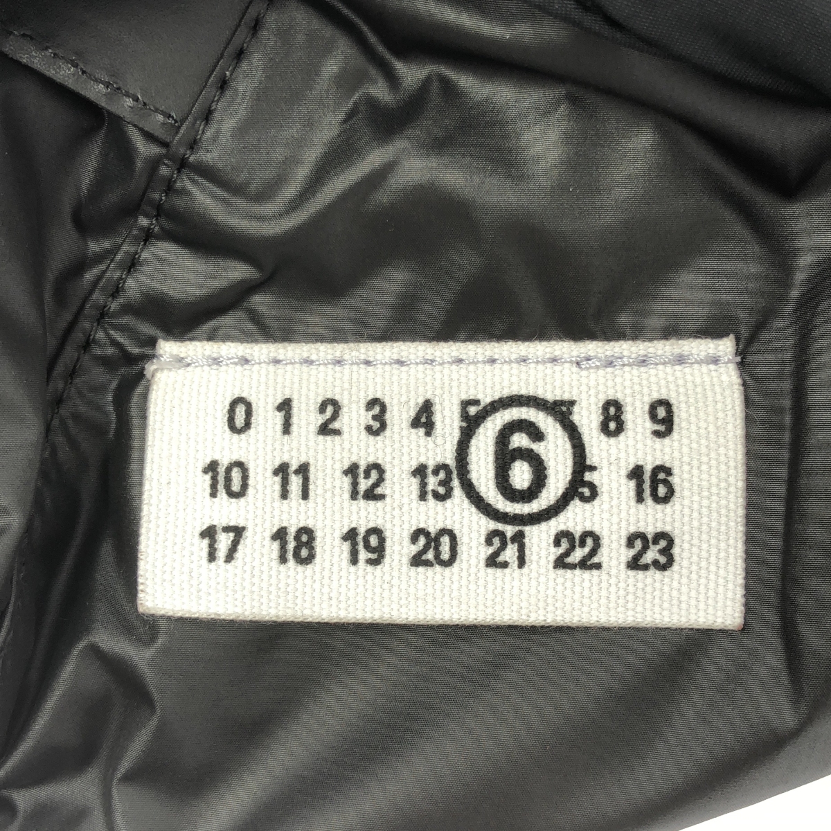 MM6 Maison Margiela / エムエムシックスメゾンマルジェラ ジャパニーズ スモール ハンドバッグ カレンダーロゴ ジャガード