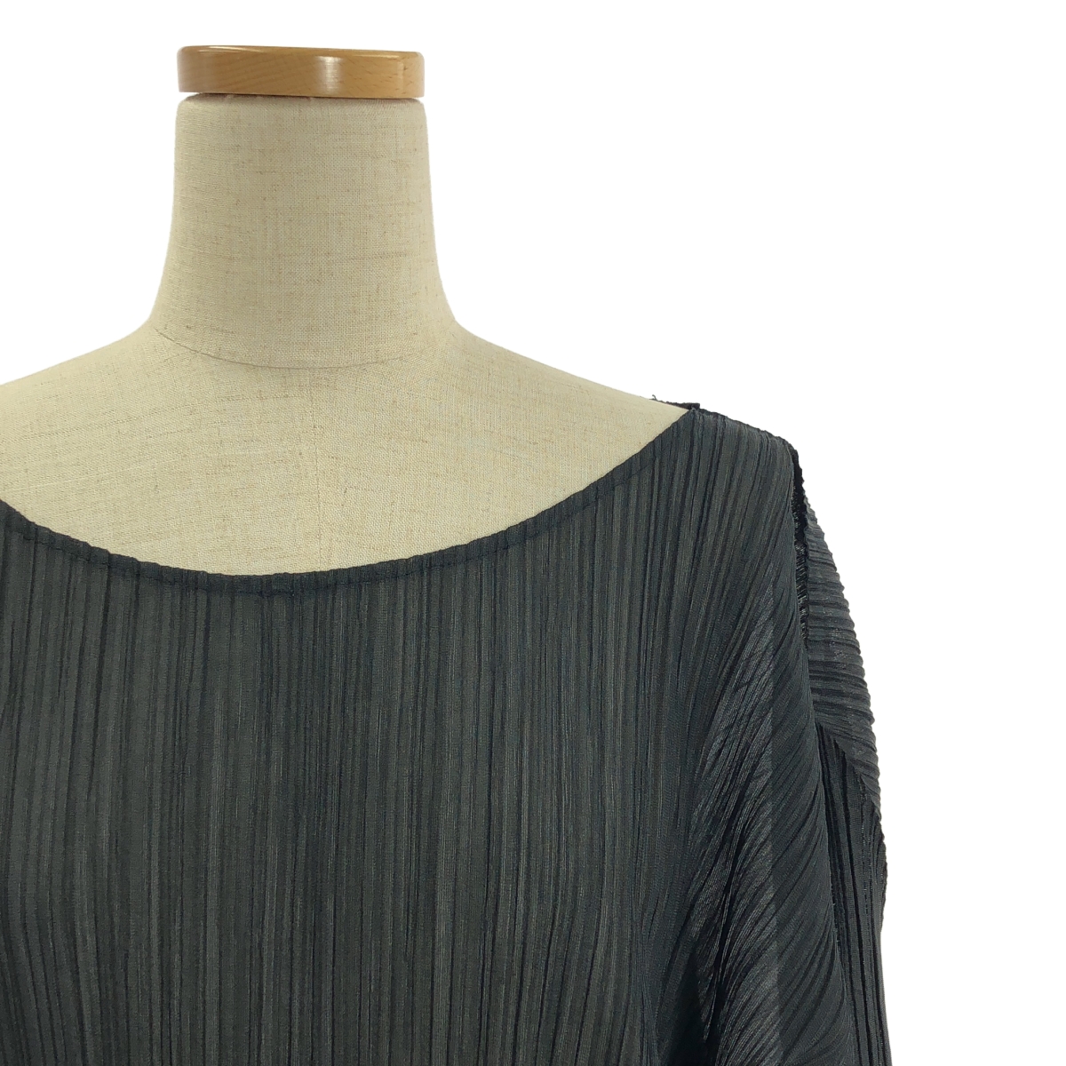 ISSEY MIYAKE / イッセイミヤケ プリーツ プルオーバー