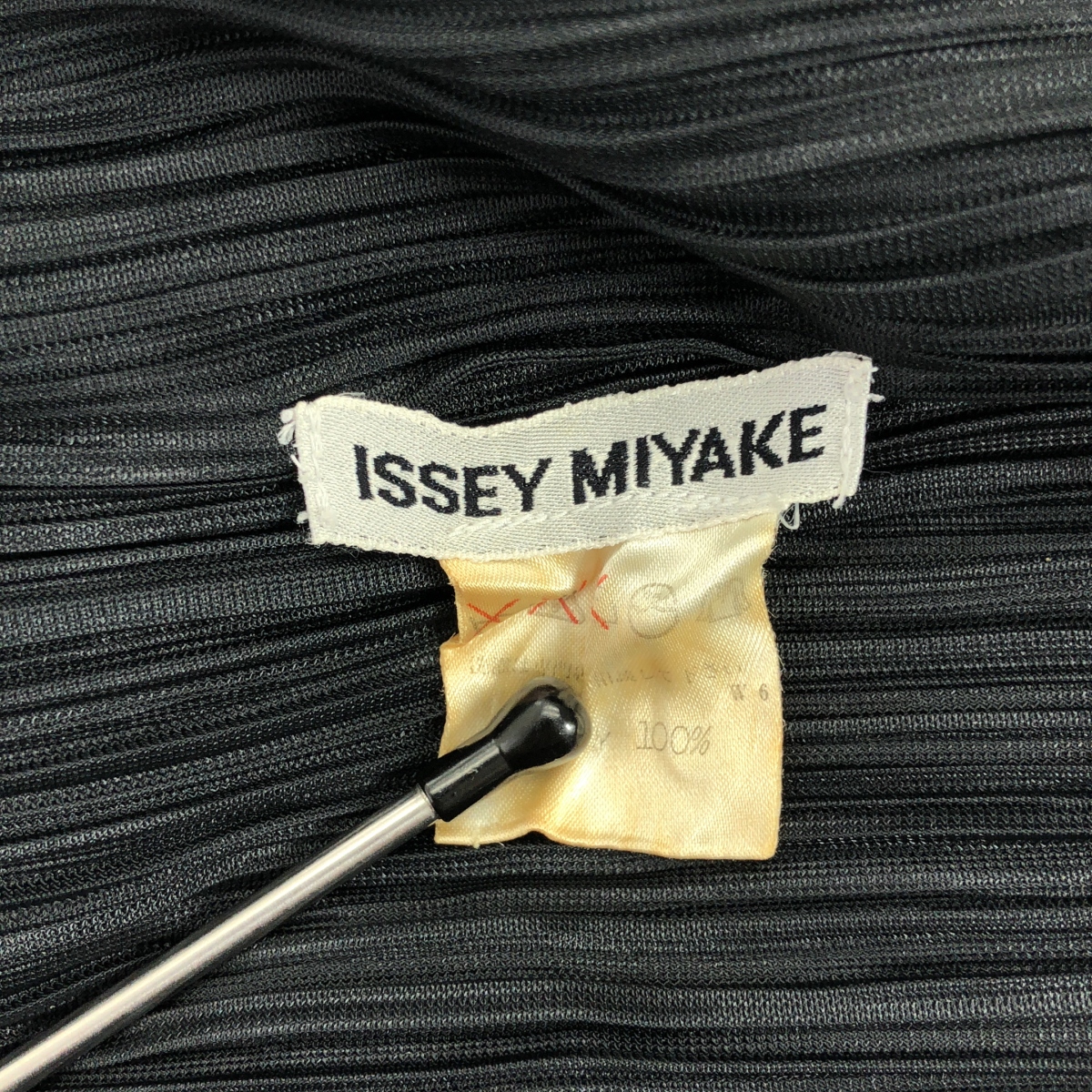 ISSEY MIYAKE / イッセイミヤケ プリーツ プルオーバー